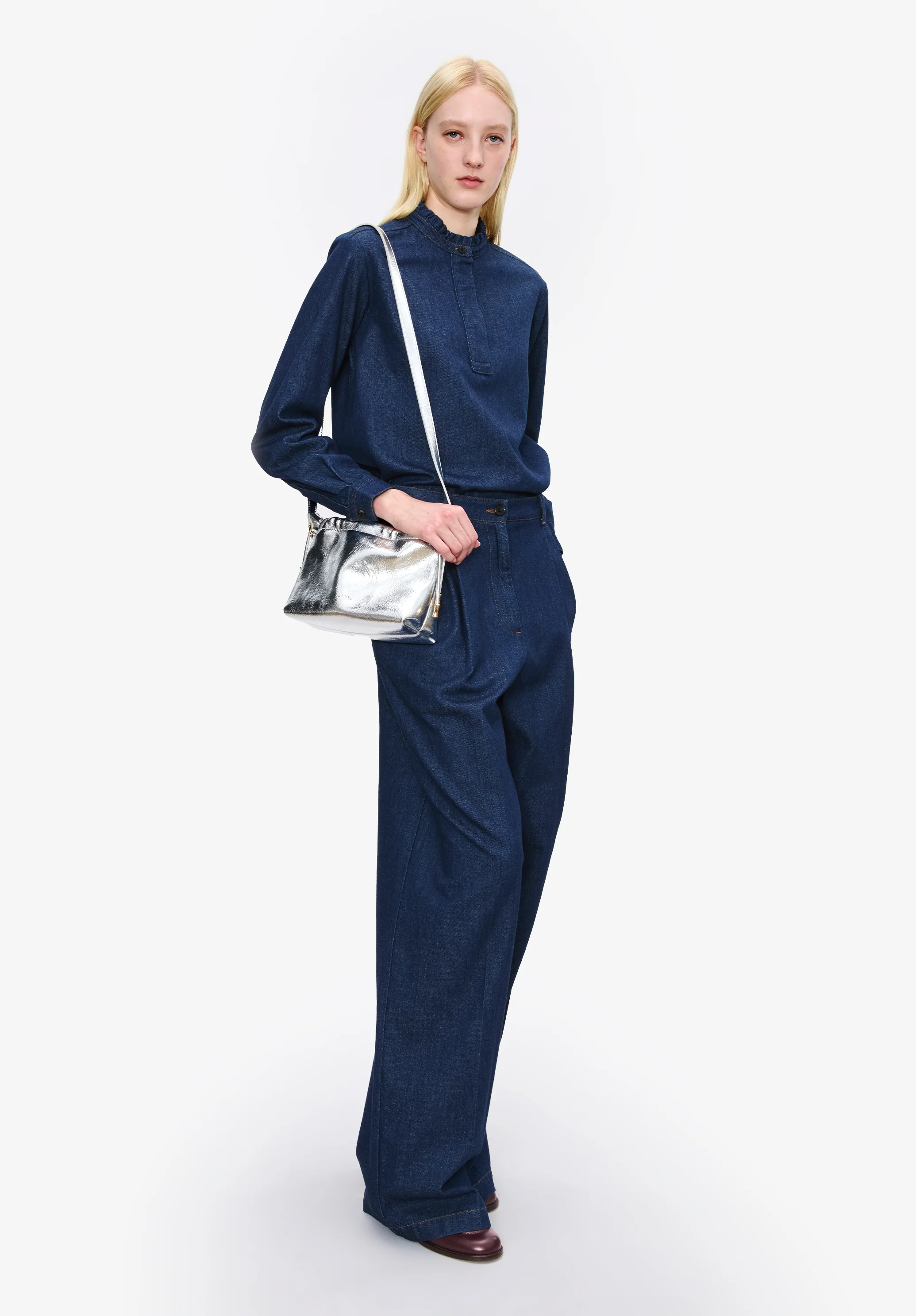 3266-blouse-with-ruffled-collar-2.webp Blouse with ruffled collar
