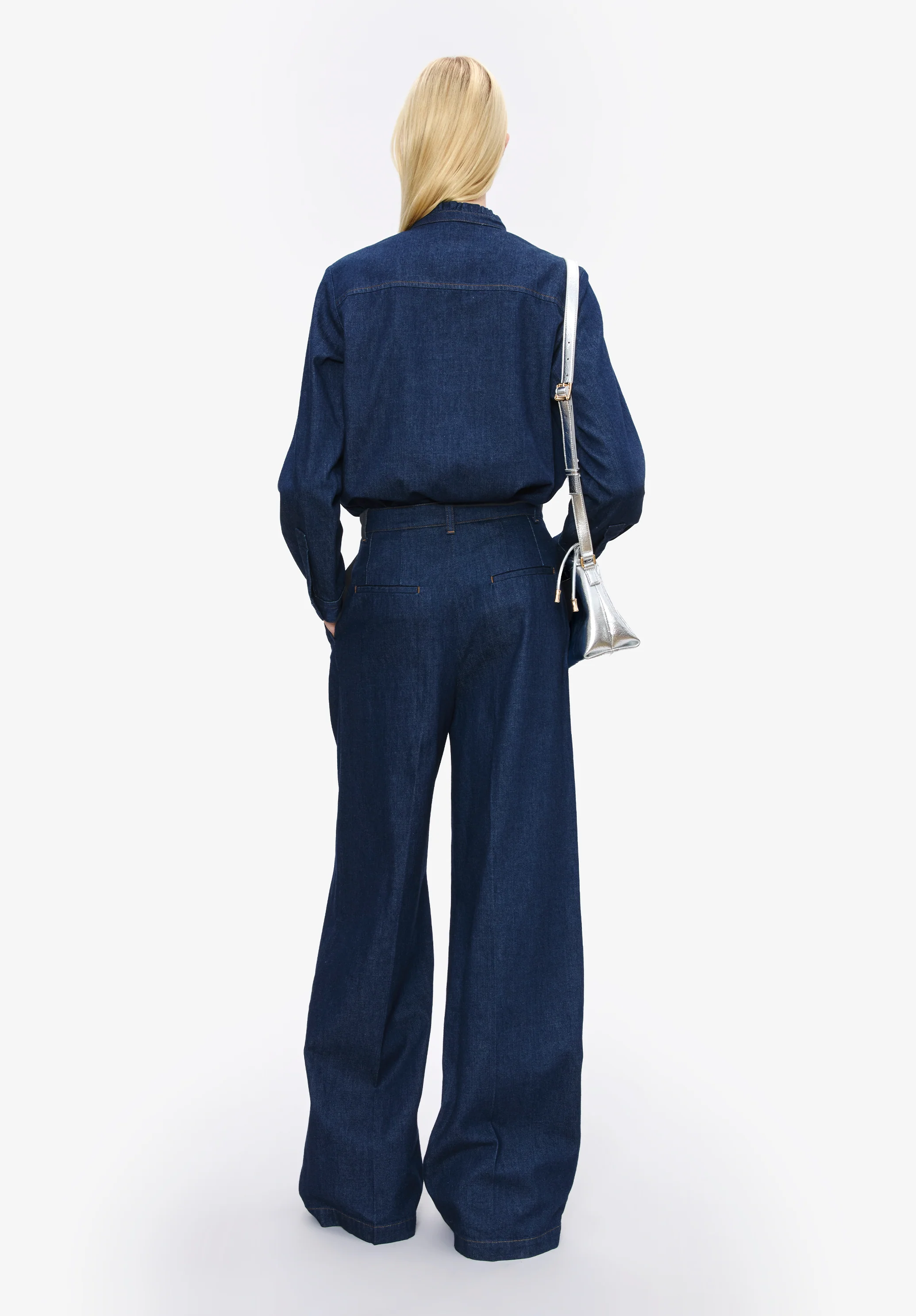 3266-blouse-with-ruffled-collar-3.webp Blouse with ruffled collar