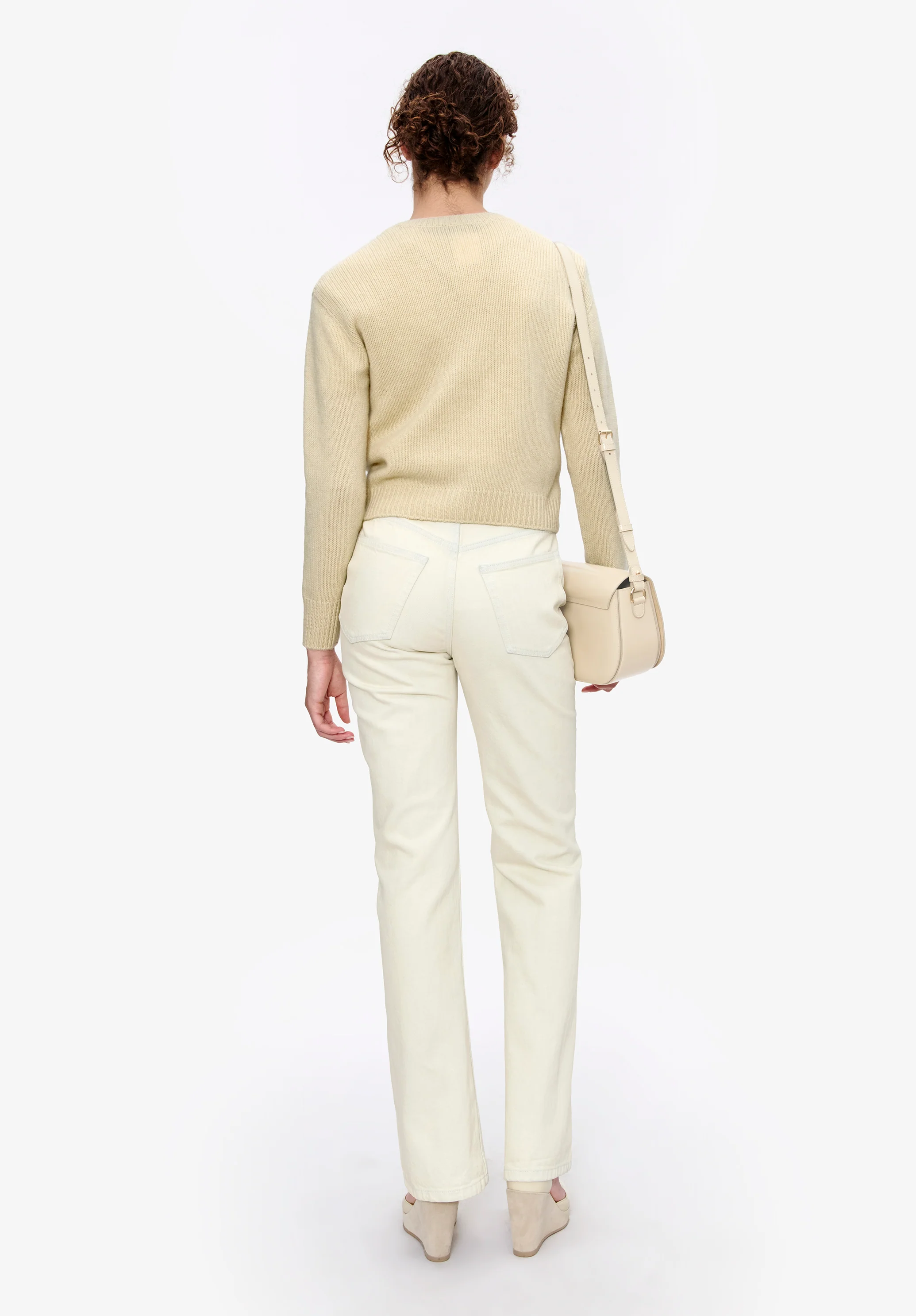 Short crew neck sweater