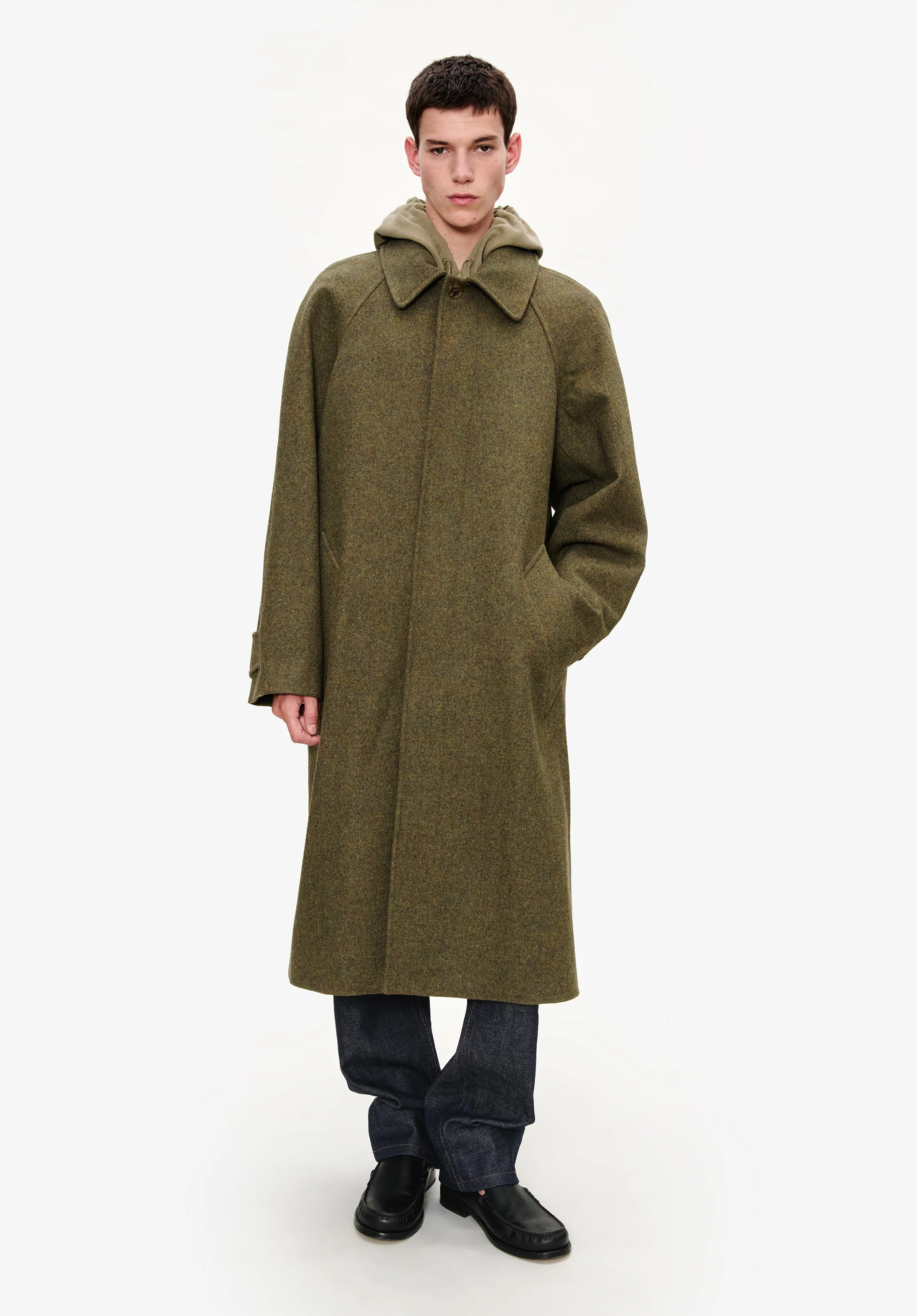 Raglan sleeve coat