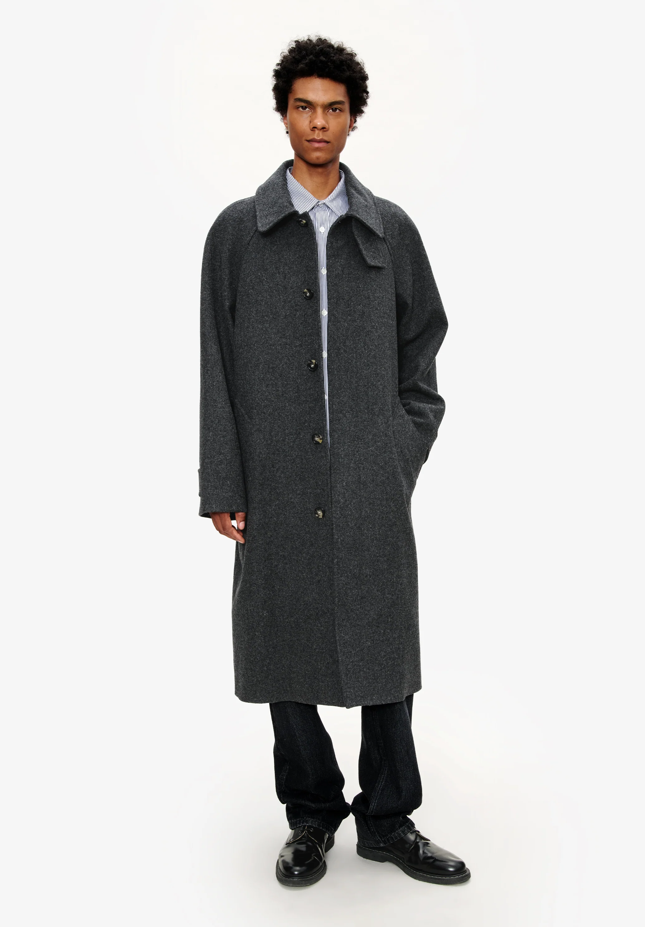 Raglan sleeve coat