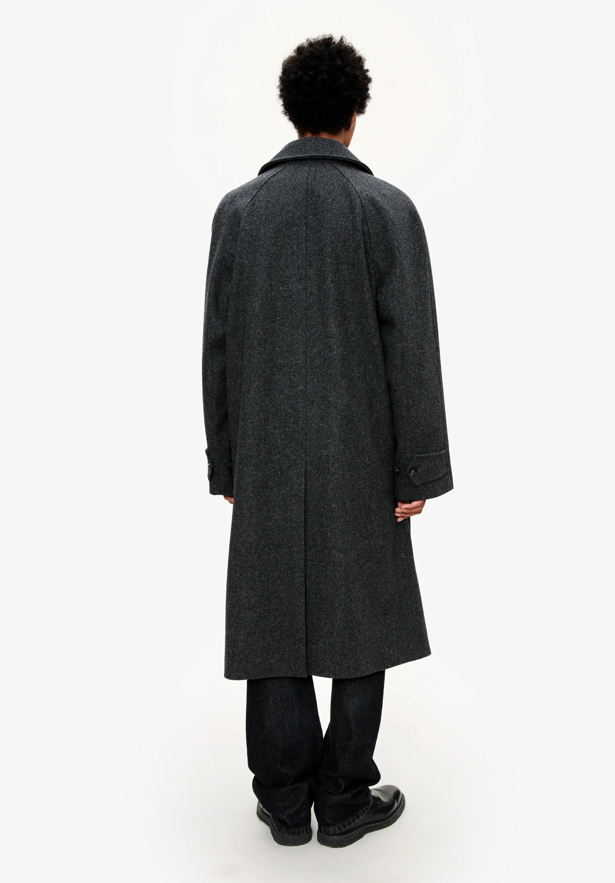 Raglan sleeve coat