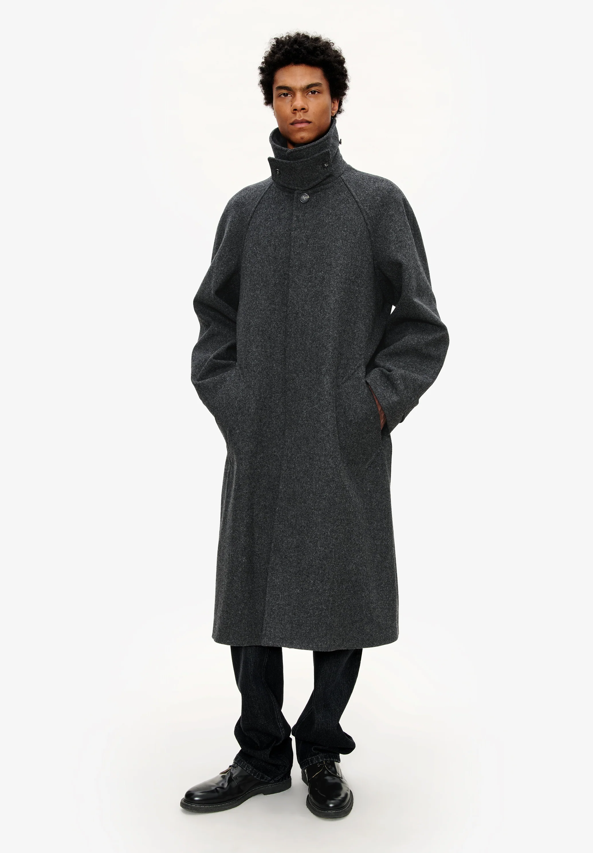 Raglan sleeve coat