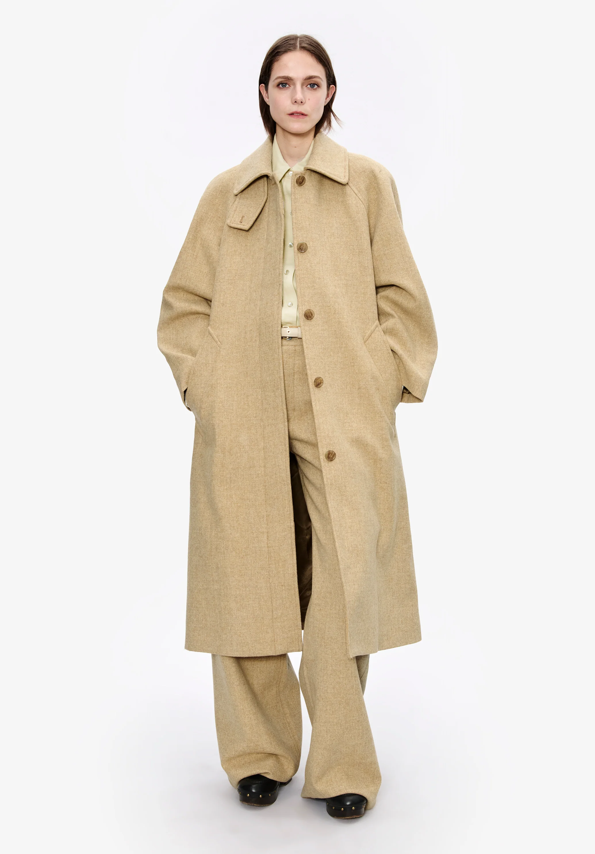 Raglan sleeve coat