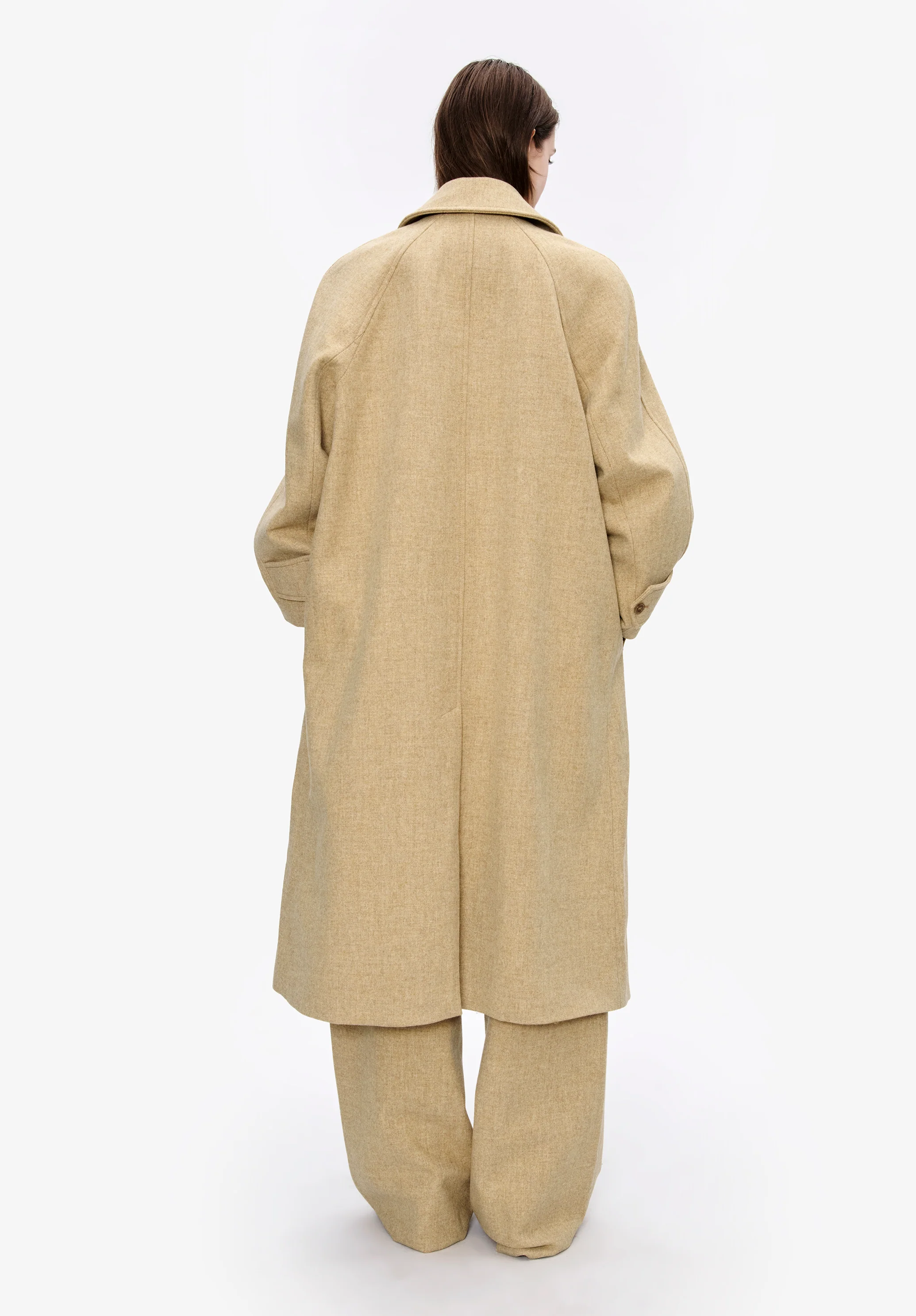 Raglan sleeve coat