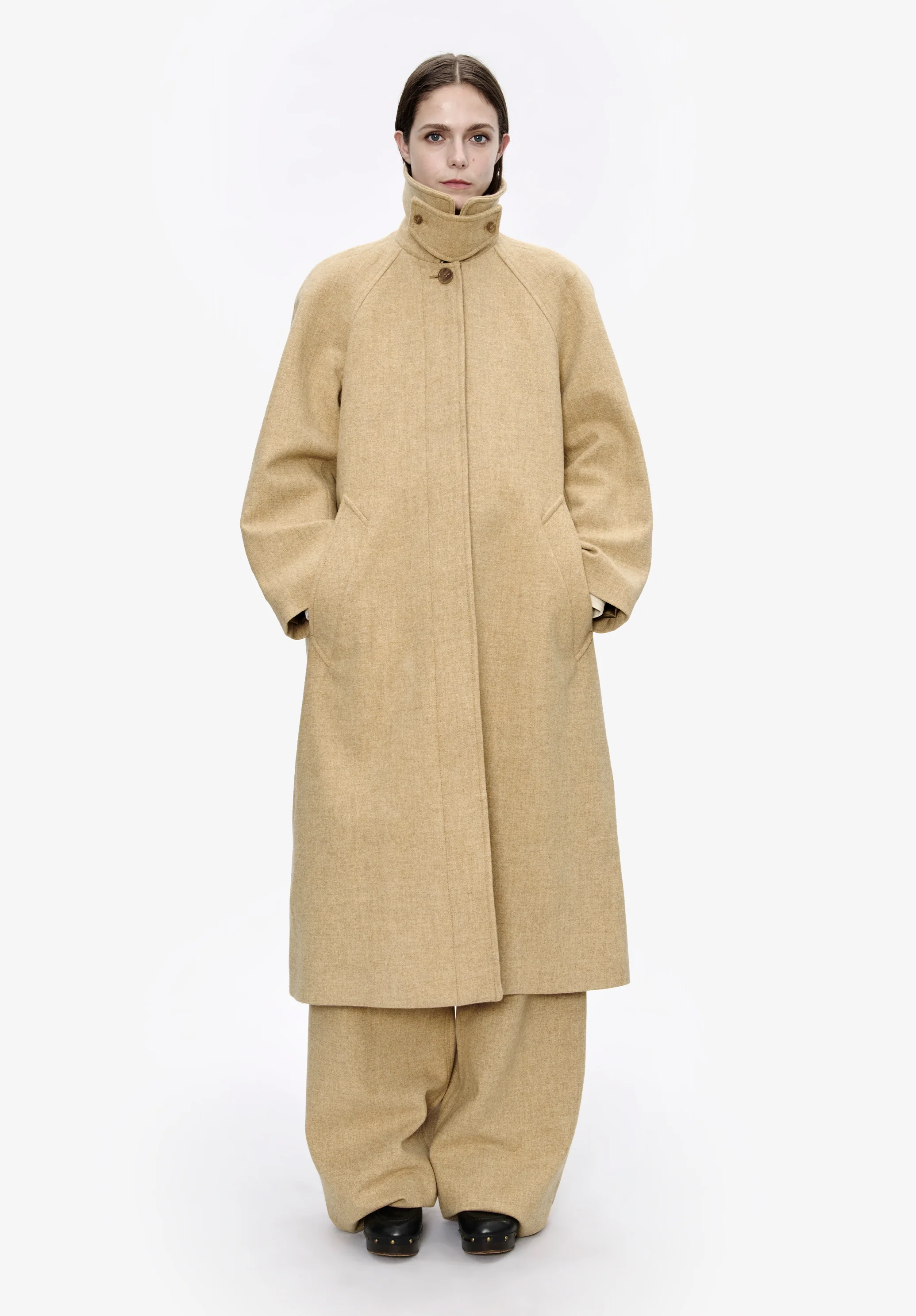 Raglan sleeve coat